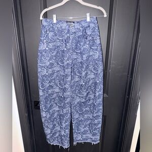 Fashion Nova size 5 Blue Paisley Print Boyfriend/Barrel Jeans